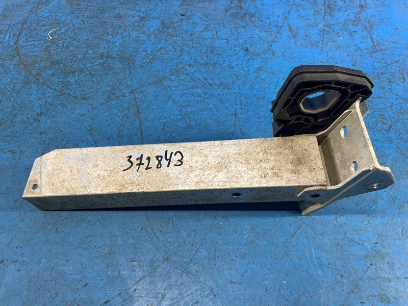 Front bumper reinforcement bracket BMW 6 SERIES (F13) 12-18 2013 Left