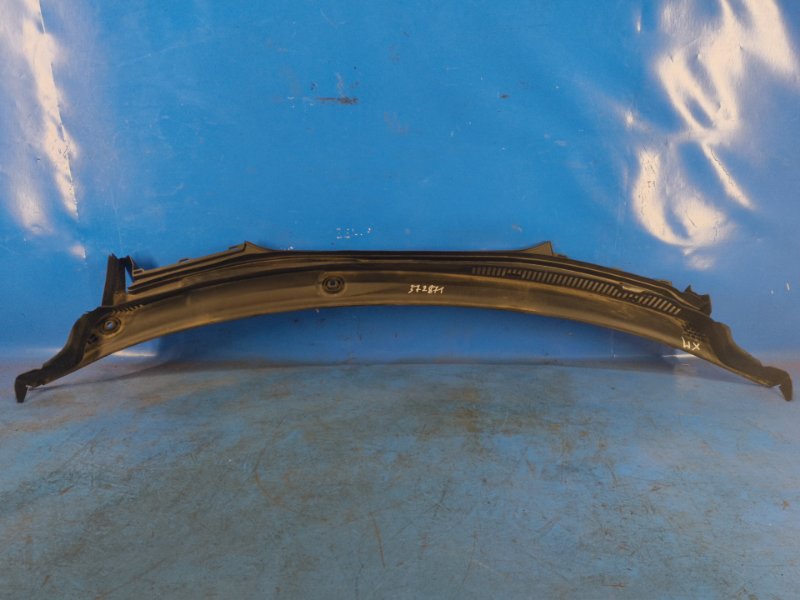 Plastic under the windshield / Jabot BMW XM (G09) 23- 2023