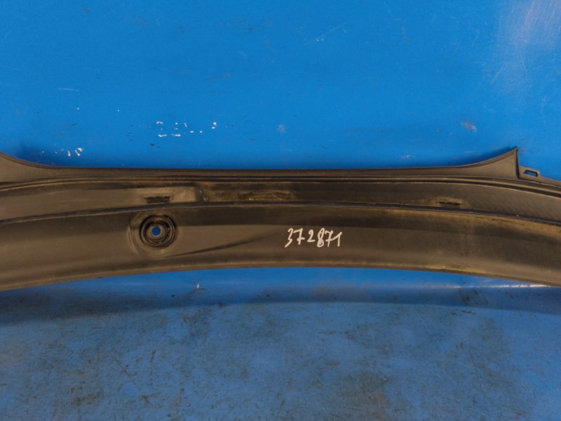 Plastic under the windshield / Jabot BMW XM (G09) 23- 2023