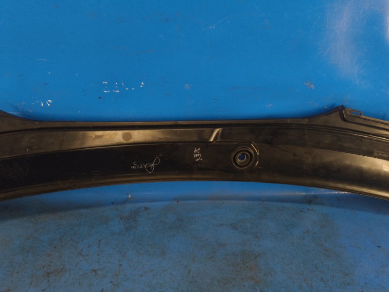 Plastic under the windshield / Jabot BMW XM (G09) 23- 2023