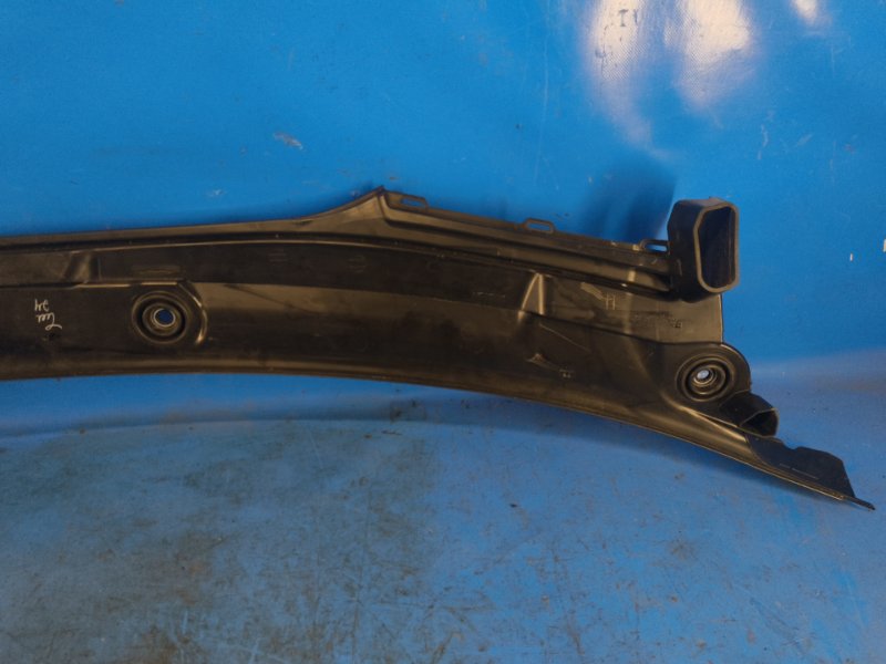 Plastic under the windshield / Jabot BMW XM (G09) 23- 2023