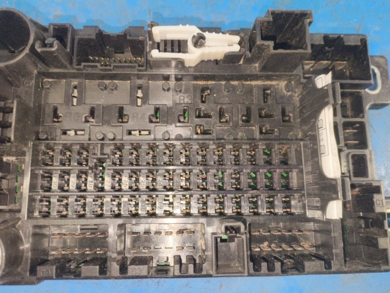 Engine compartment fuse box LAND ROVER EVOQUE 19- 2020