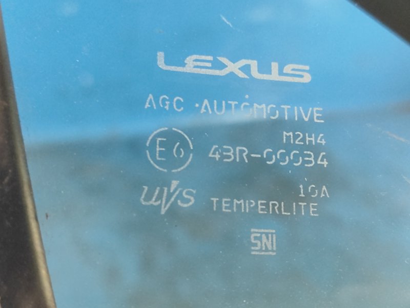 The door glass is blind LEXUS LBX 23- 2024 Front Right