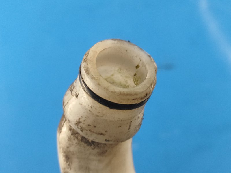 Windshield washer reservoir neck BMW 6 SERIES (F13) 12-18 2013