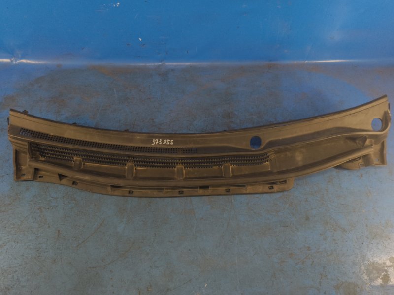 Plastic under the windshield / Jabot TOYOTA PRIUS - 30 09-17 2009-2017