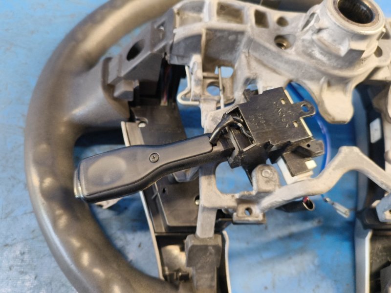 Steering wheel TOYOTA PRIUS - 30 09-17 2009-2017