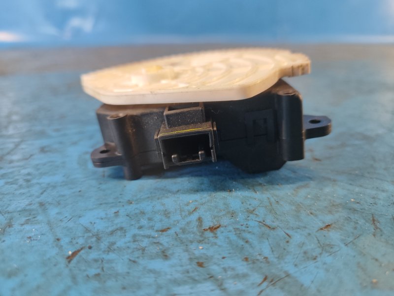 Heater damper motor TOYOTA PRIUS - 30 09-17 2009-2017