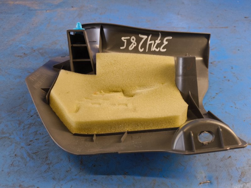 Interior trim TOYOTA PRIUS - 30 09-17 2009-2017 Front Right