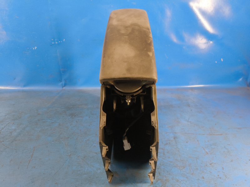 Armrest TOYOTA PRIUS - 30 09-17 2009-2017