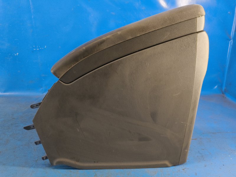 Armrest TOYOTA PRIUS - 30 09-17 2009-2017