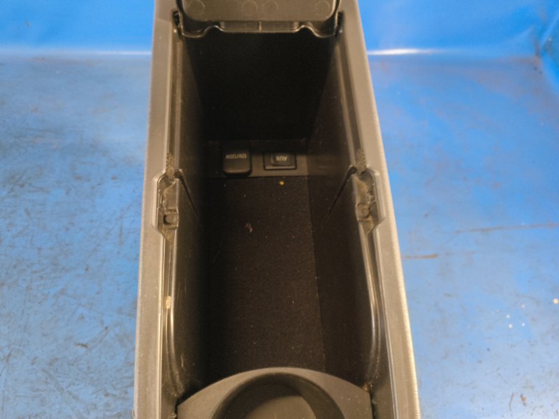 Armrest TOYOTA PRIUS - 30 09-17 2009-2017