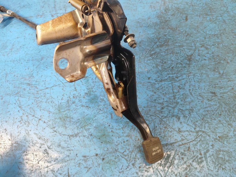 Parking brake pedal TOYOTA PRIUS - 30 09-17 2009-2017