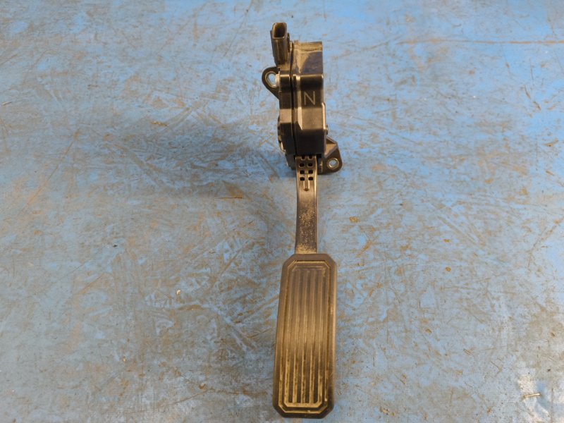 Gas pedal TOYOTA PRIUS - 30 09-17 2009-2017