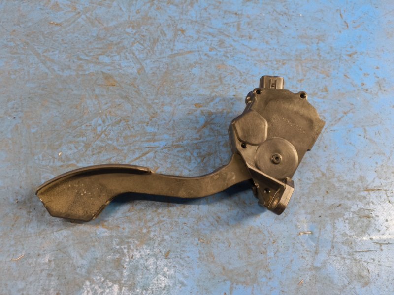 Gas pedal TOYOTA PRIUS - 30 09-17 2009-2017