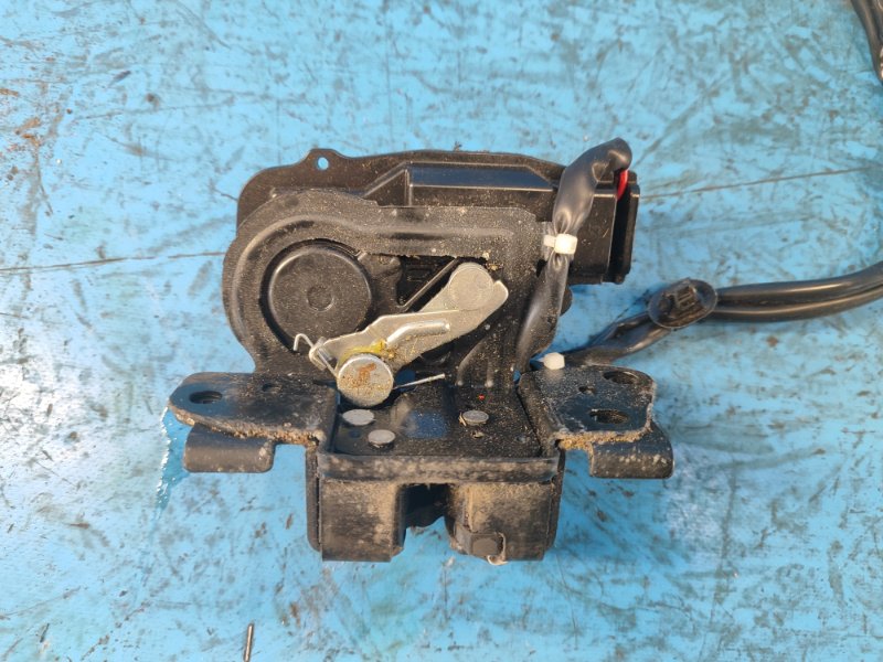 Trunk lid lock TOYOTA PRIUS - 30 09-17 2009-2017