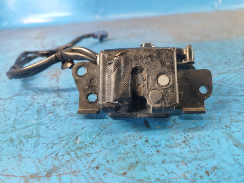 Trunk lid lock TOYOTA PRIUS - 30 09-17 2009-2017
