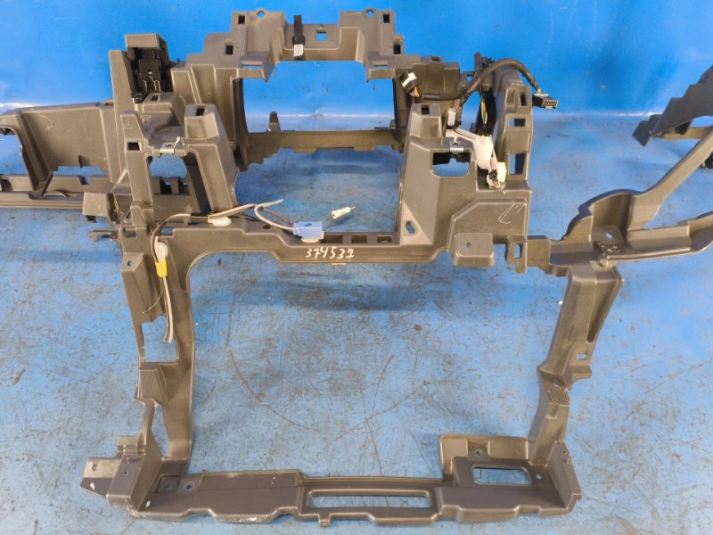 Dashboard amplifier TOYOTA PRIUS - 30 09-17 2009-2017