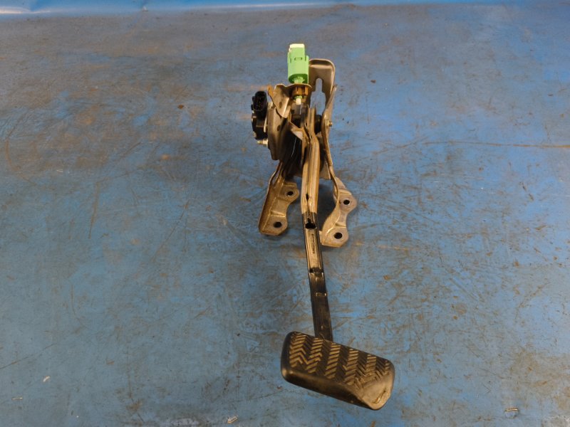 Brake pedal TOYOTA PRIUS - 30 09-17 2009-2017