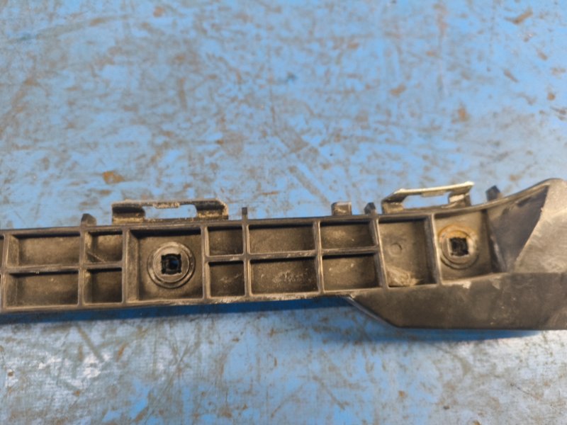 Rear bumper bracket TOYOTA PRIUS - 30 09-17 2009-2017 Left