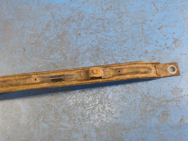 Fuel tank mounting bracket TOYOTA PRIUS - 30 09-17 2009-2017 Right