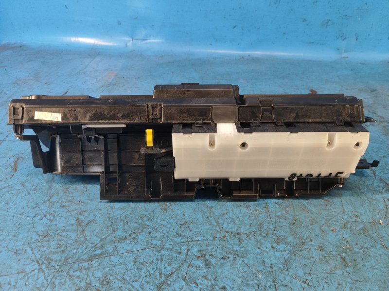 Dashboard TOYOTA PRIUS - 30 09-17 2009-2017