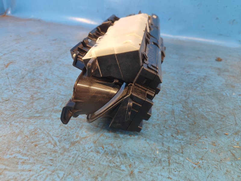 Dashboard TOYOTA PRIUS - 30 09-17 2009-2017