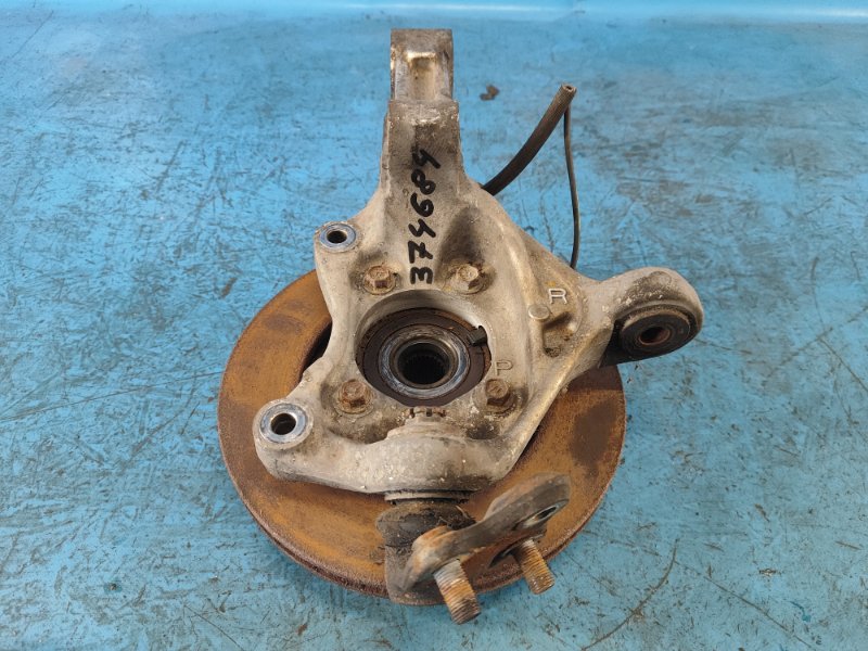 Swivel fist TOYOTA PRIUS - 30 09-17 2009-2017 Right