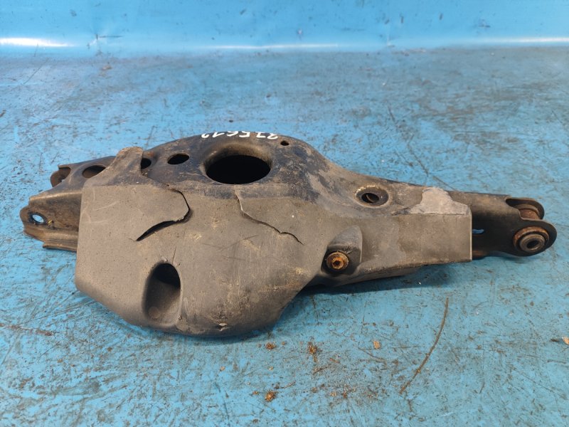 Rear suspension lower transverse arm LEXUS CT200 11-17 2012 Left