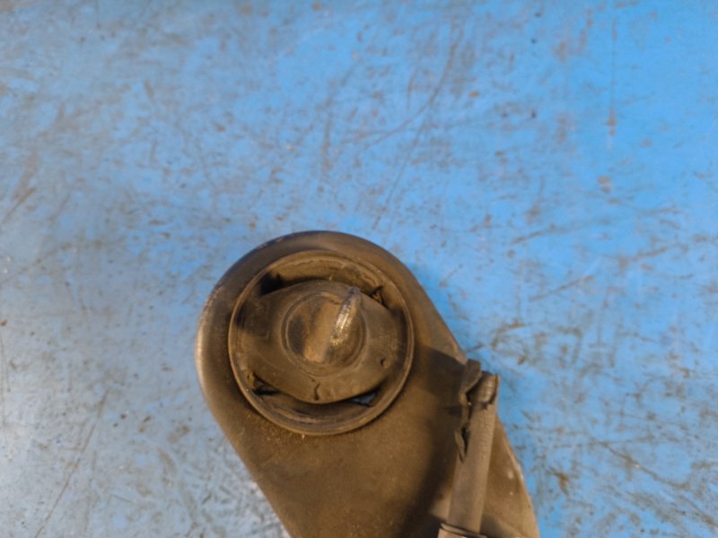 Trunnion HYUNDAI SONATA YF 10-14 2012 Left