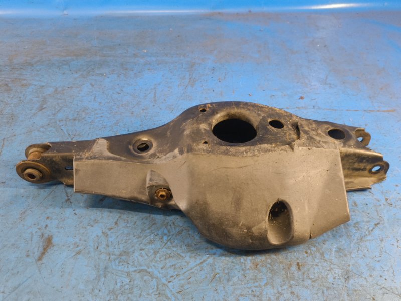 Rear suspension wishbone LEXUS CT200 11-17 2012 Right