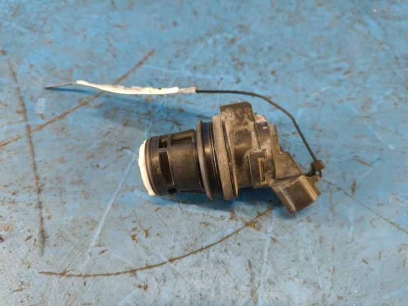 Windshield washer pump TOYOTA PRIUS - 30 09-17 2009-2017