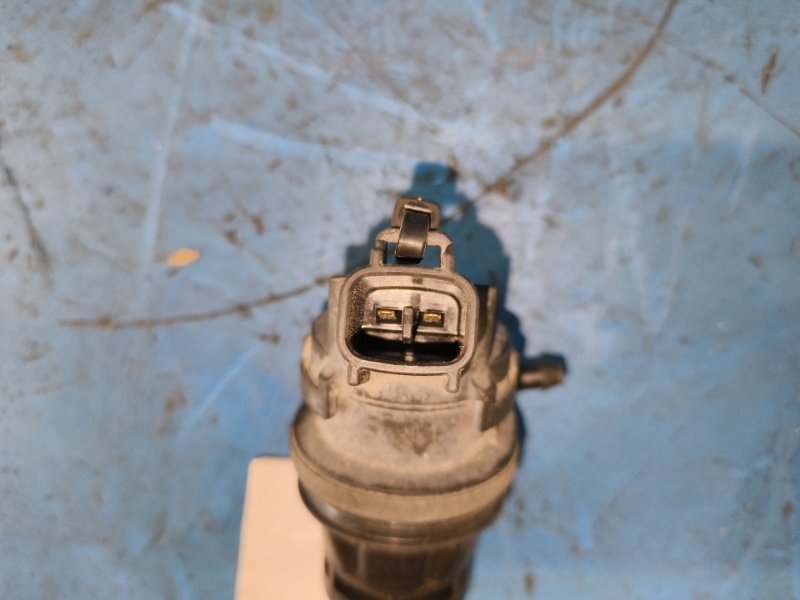 Windshield washer pump TOYOTA PRIUS - 30 09-17 2009-2017