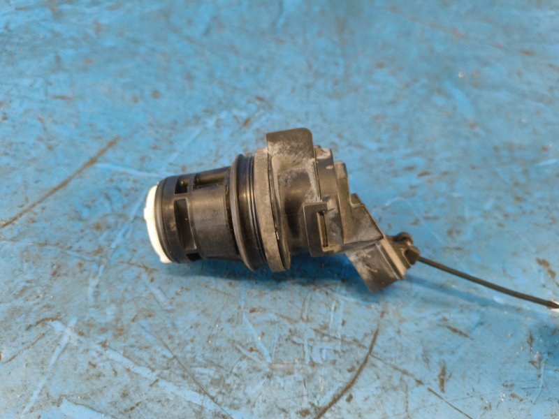 Windshield washer pump TOYOTA PRIUS - 30 09-17 2009-2017