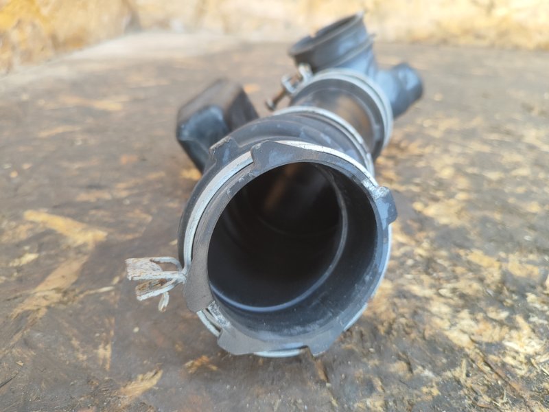 Intake manifold pipe TOYOTA PRIUS - 30 09-17 2009-2017