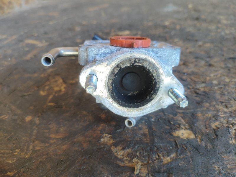 EGR valve TOYOTA CAMRY 50 12-15 2014