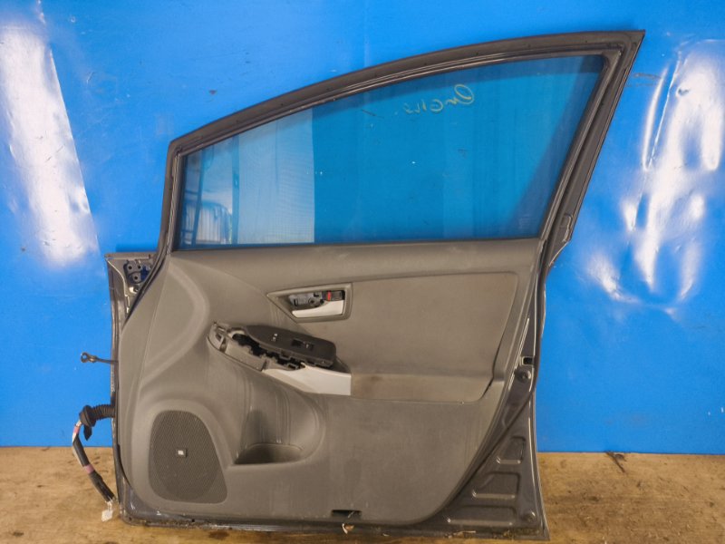 Door TOYOTA PRIUS - 30 09-17 2009-2017 Front Right