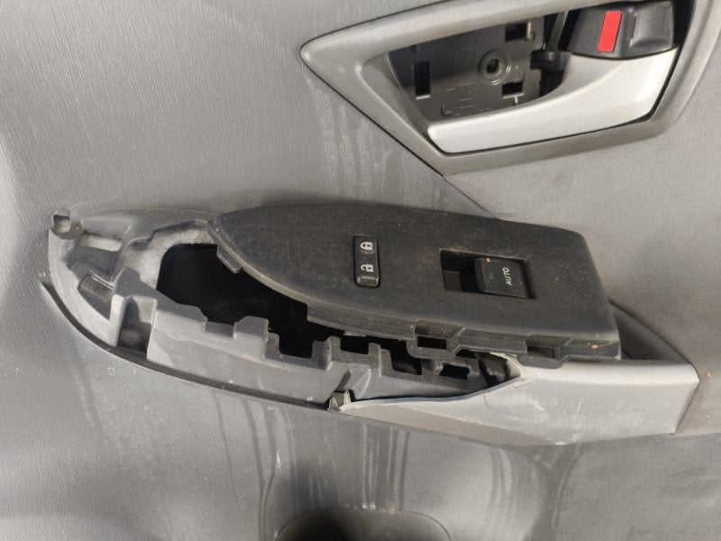 Door TOYOTA PRIUS - 30 09-17 2009-2017 Front Right