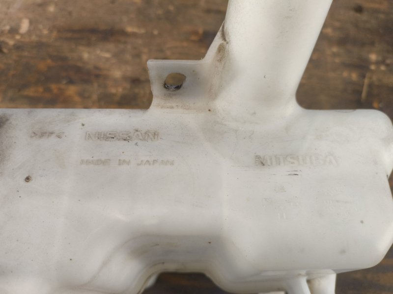 Washer reservoir INFINITI G25/G35/G37/Q40 06-14 2011