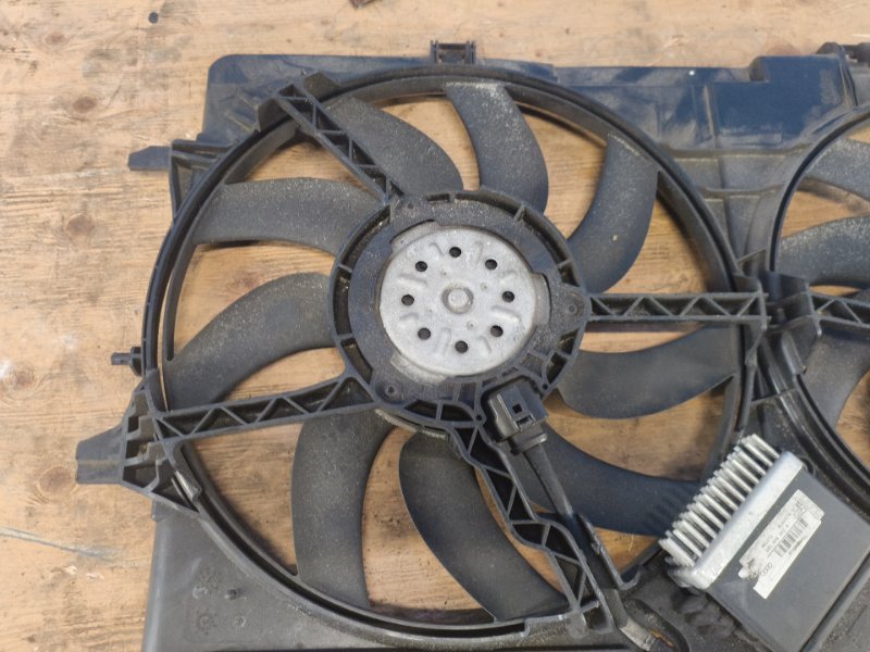 Main radiator fan diffuser AUDI A4 08-15
