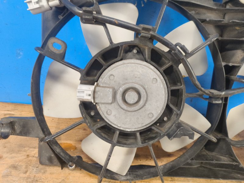 Main radiator fan diffuser TOYOTA PRIUS - 20 03-11 2008