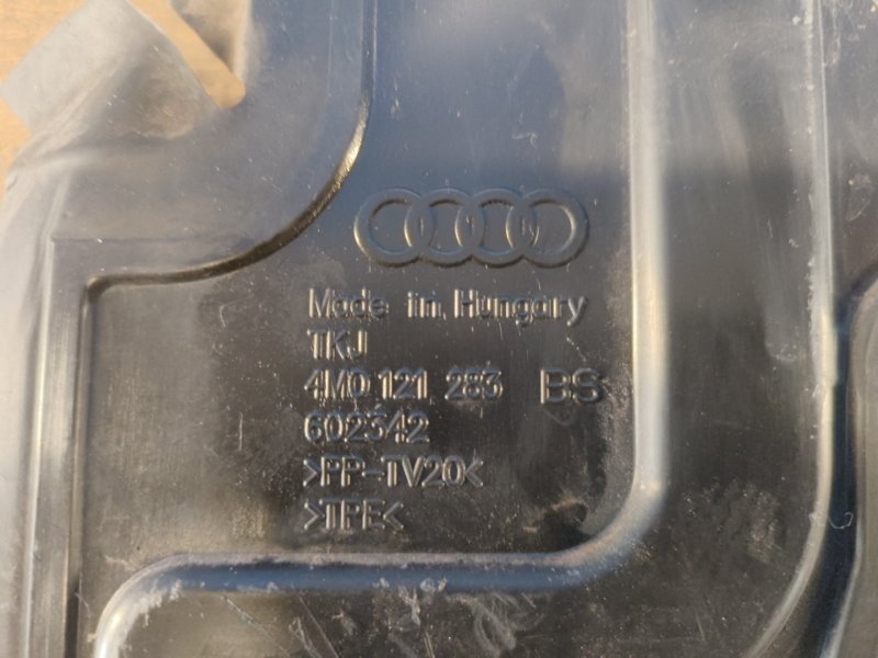 Radiator deflector AUDI Q7 15-19 2018 Left