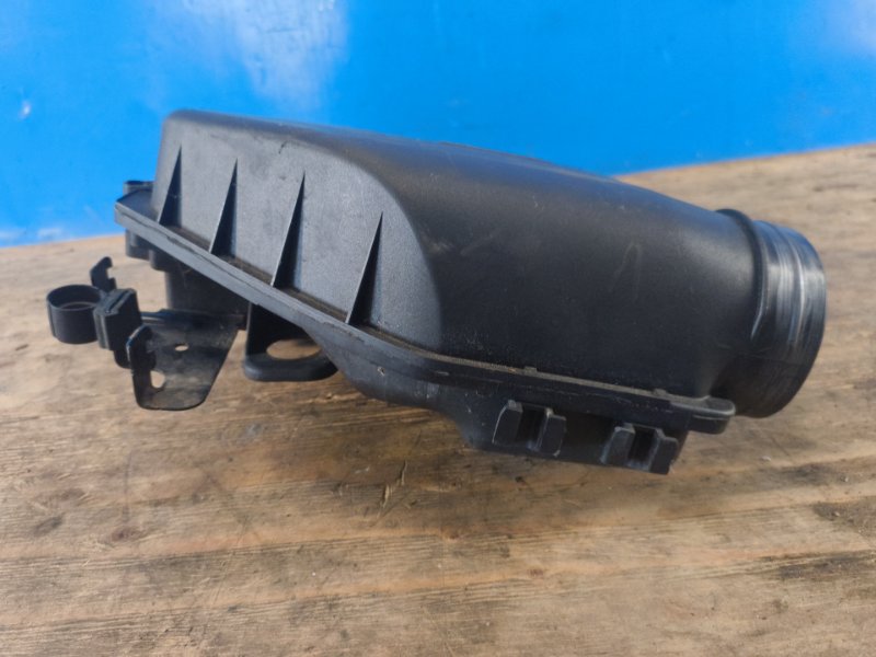 Air filter housing BMW 5 SERIES (F10) 11-13 2012