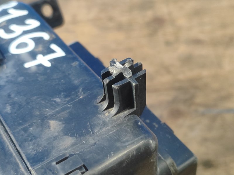 Engine compartment fuse box TOYOTA PRIUS - 20 03-11 2008
