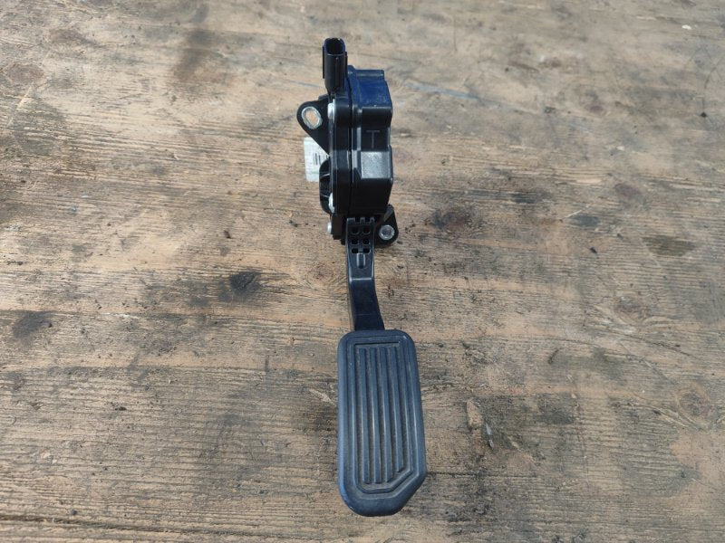 Gas pedal TOYOTA RAV4 13-19 2016