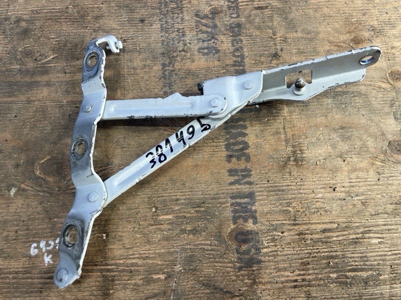 Hood hinge INFINITI G25/G35/G37/Q40 06-14 2011 Left