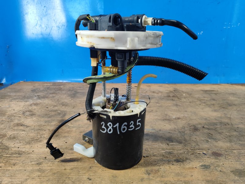 Fuel pump VOLVO S80 06-16