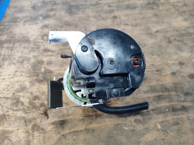 Fuel pump VOLVO S80 06-16