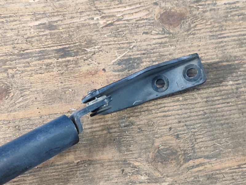 Trunk lid shock absorber NISSAN X-TRAIL/ROGUE T32 13-20 2017
