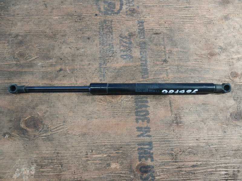 Trunk lid shock absorber BMW 3 SERIES (E90-E93) 2005–2014 2010