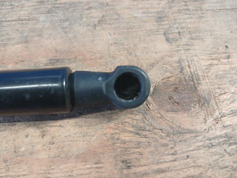 Trunk lid shock absorber BMW 3 SERIES (E90-E93) 2005–2014 2007